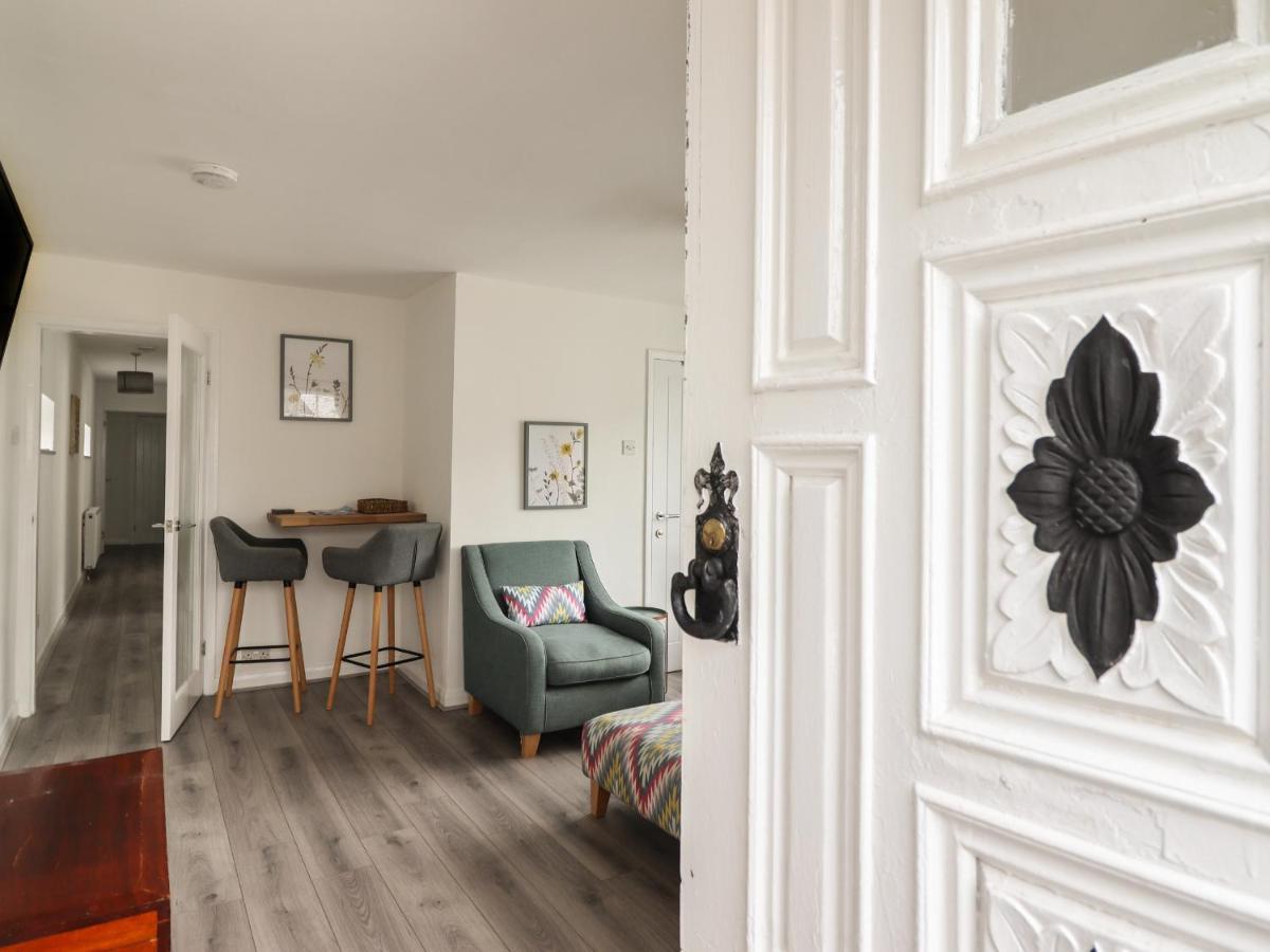The Old Coach House Apartment Conwy Exterior photo